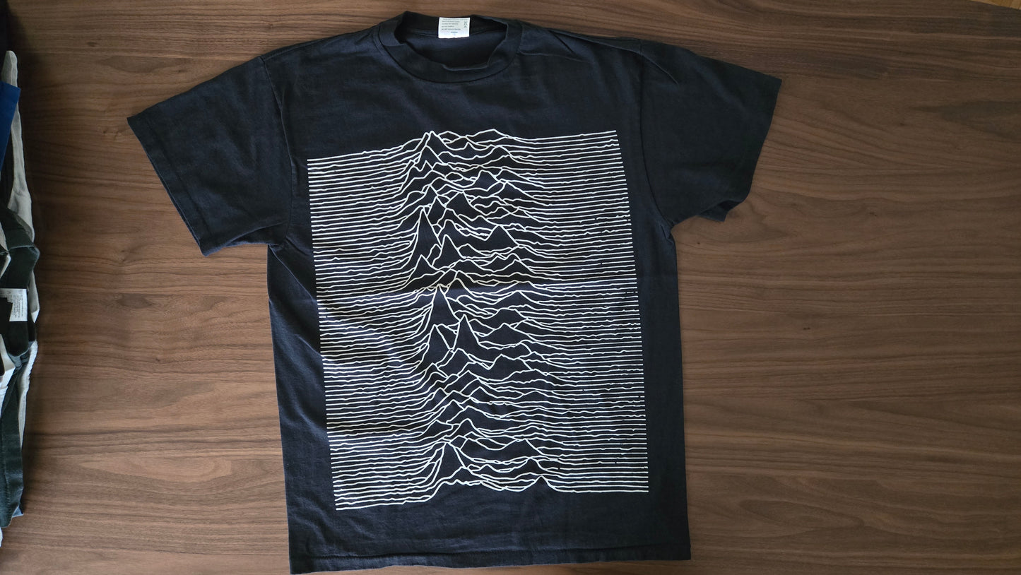 RARE - JOY DIVISION Unknown Pleasures with back graphic Love Will Tear Us Apart
VINTAGE (reprint)